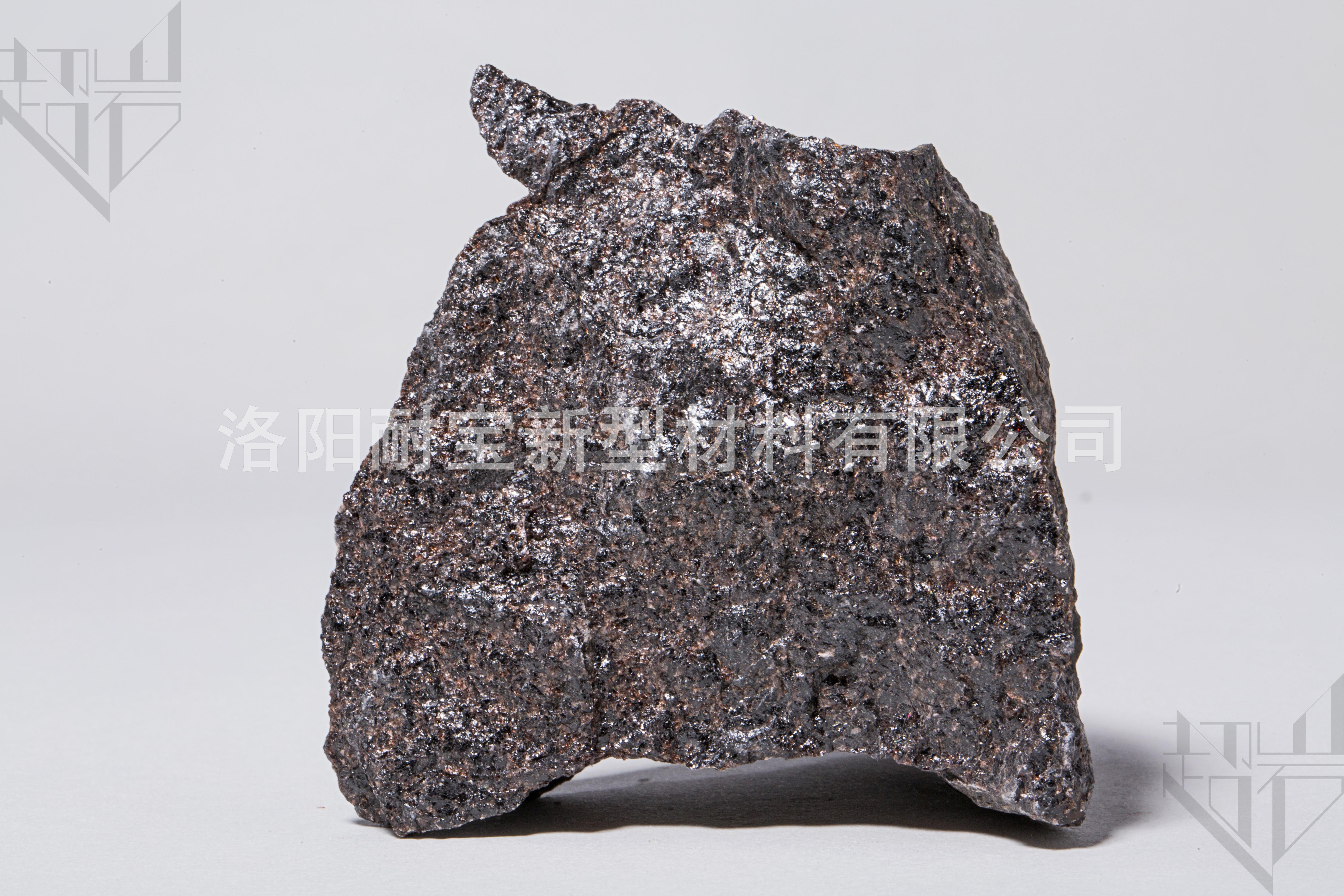 一級(jí)棕剛玉塊料